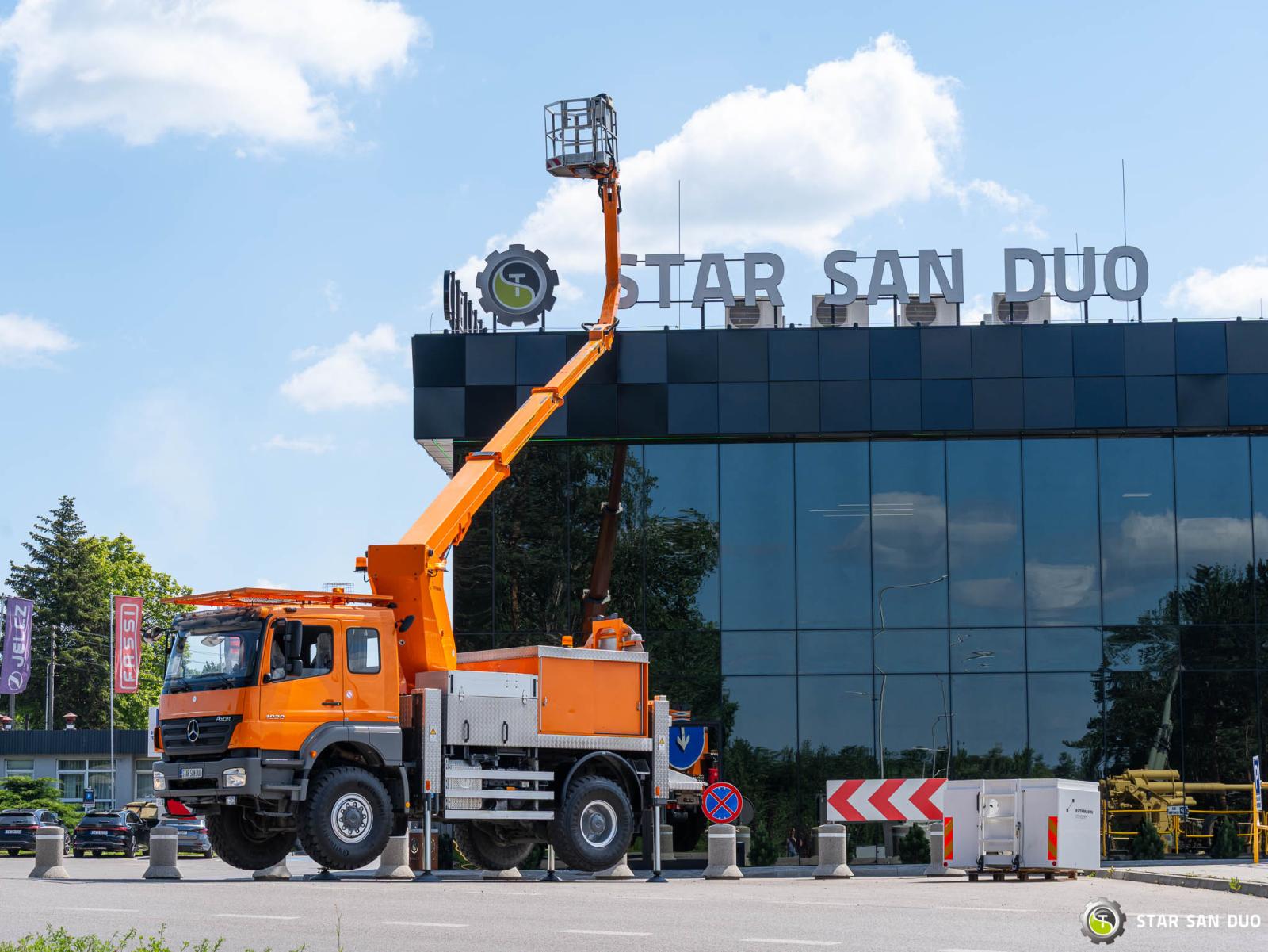 MERCEDES-BENZ AXOR 1833 4x4 RUTHMANN T220 S12 Mounted Lift