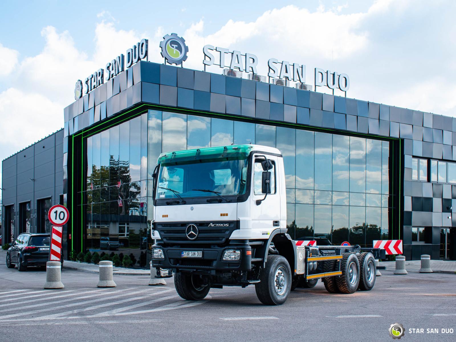 MERCEDES-BENZ 3332 AK 6x6 chassis cab