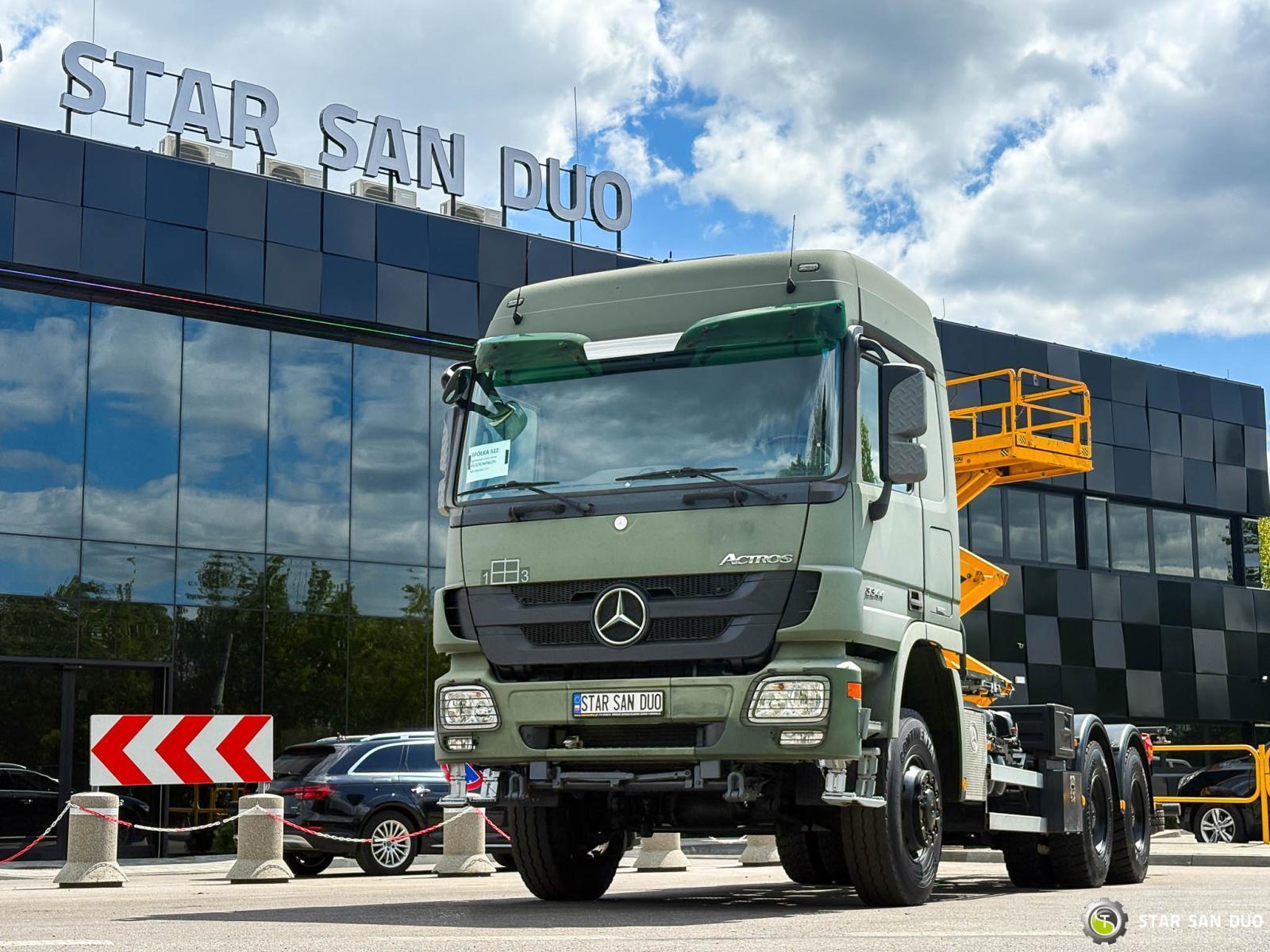 MERCEDES-BENZ ACTROS 3344 6x6 System Twist Lock
