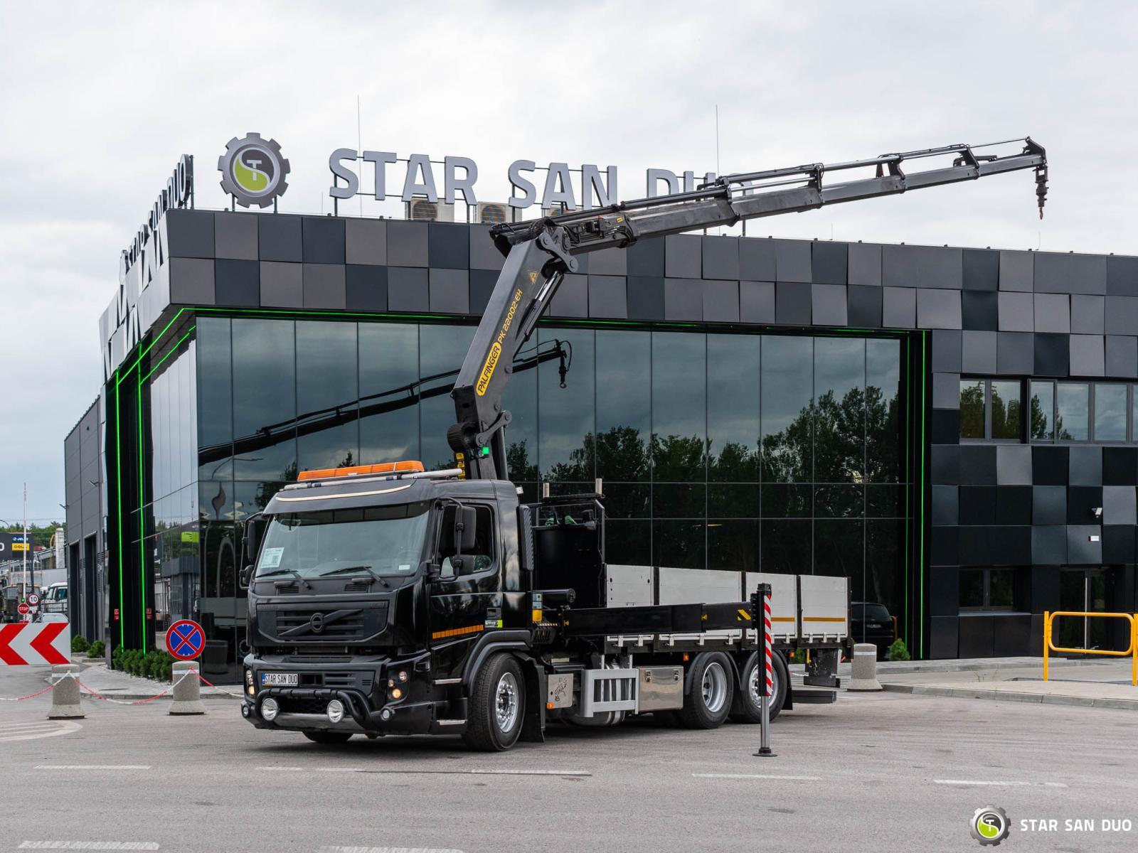 VOLVO FMX 370 6x2 PALFINGER PK 22002 EH Crane Kran